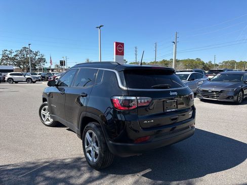 Used 2023 Jeep Compass Latitude w/ Sun and Sound Group image 5