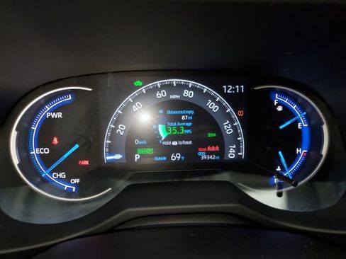 Used 2025 Toyota RAV4 XLE image 16