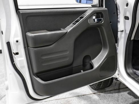 Used 2019 Nissan Frontier PRO-4X image 37