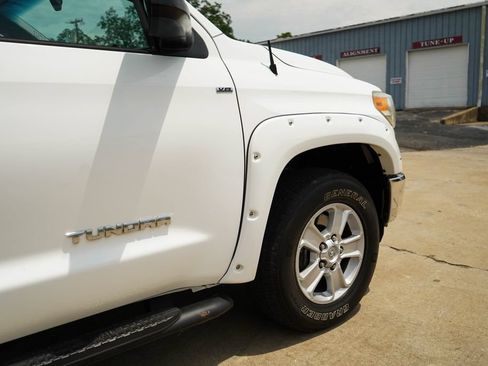 Used 2017 Toyota Tundra SR5 w/ SR5 Upgrade Package RWD image 18