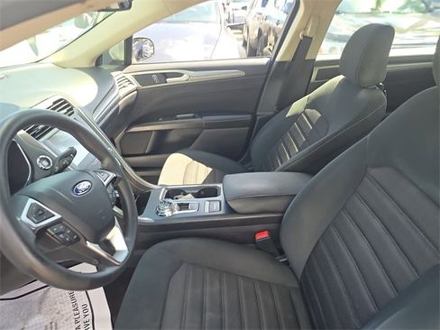 Used 2020 Ford Fusion SE image 18