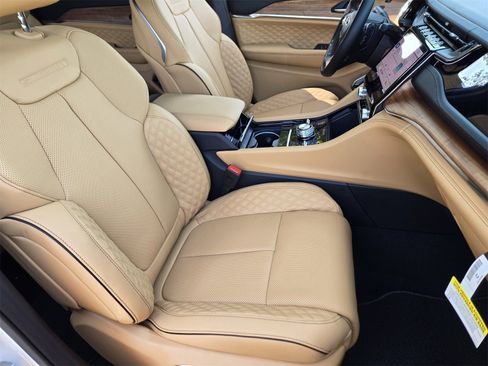 New 2025 Jeep Grand Cherokee L Summit image 14
