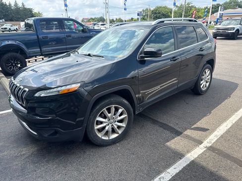 Used 2017 Jeep Cherokee Limited AWD/4WD image 2