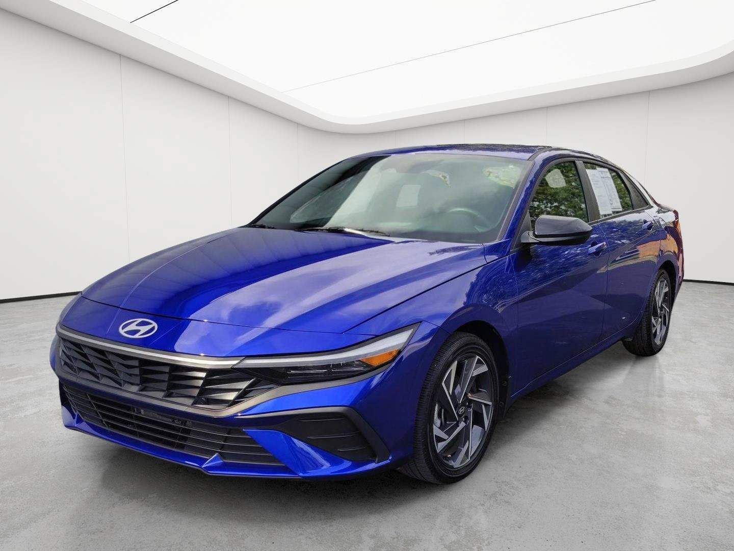Used 2025 Hyundai Elantra SEL FWD image 3