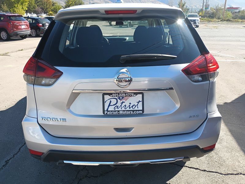 Used 2017 Nissan Rogue S AWD/4WD image 4