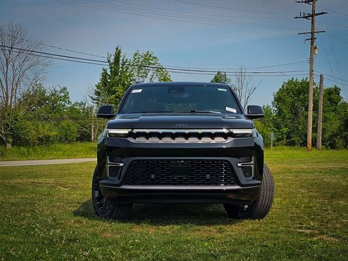 New 2026 Jeep Grand Wagoneer Limited AWD/4WD image 8