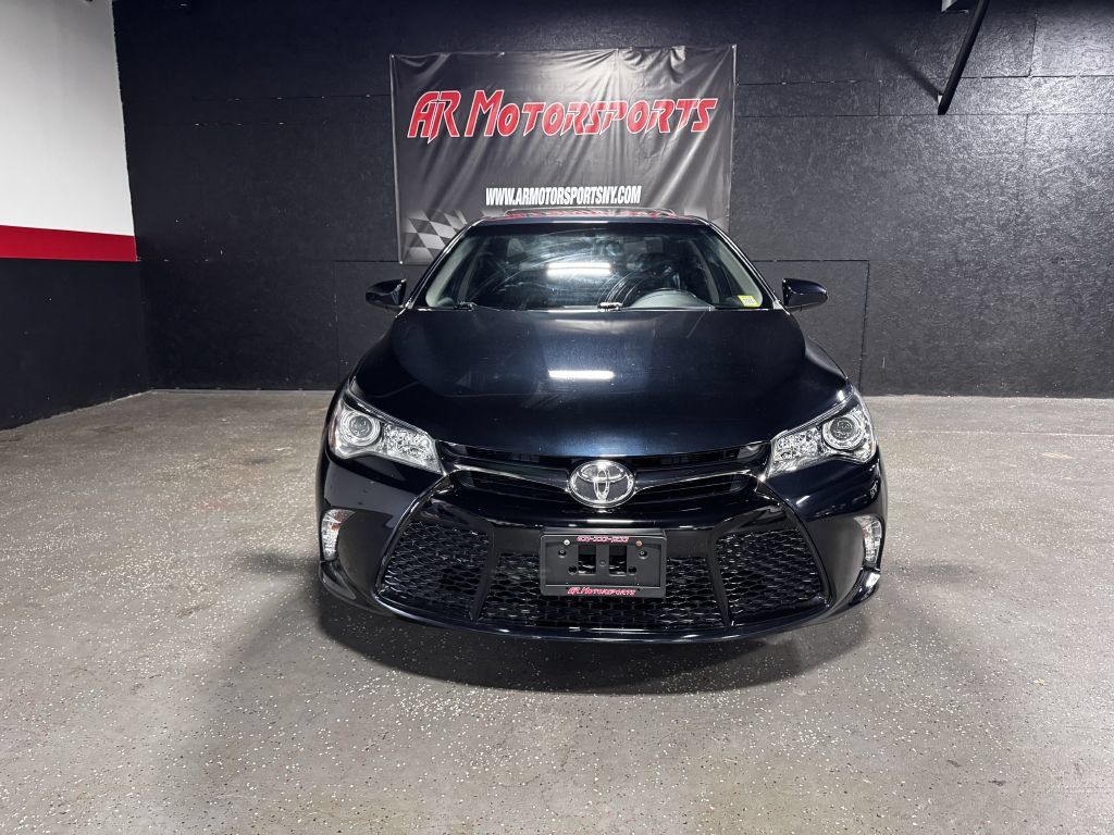 Used 2017 Toyota Camry SE w/ Moonroof Package FWD image 10