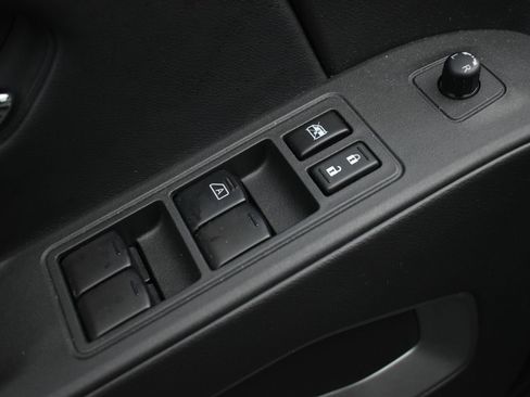 Used 2025 Nissan Frontier SV w/ SV Convenience Package image 13