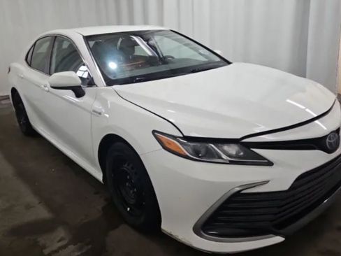 Used 2021 Toyota Camry LE FWD image 4