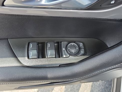 Used 2025 Chevrolet Blazer LT FWD image 25