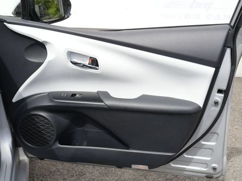 Used 2017 Toyota Prius Four w/ Advanced Technology Package FWD image 30