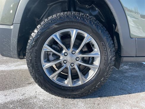 Used 2019 Jeep Cherokee Latitude Plus w/ Cold Weather Group image 45