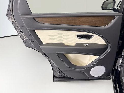 New 2026 Bentley Bentayga AWD/4WD image 25