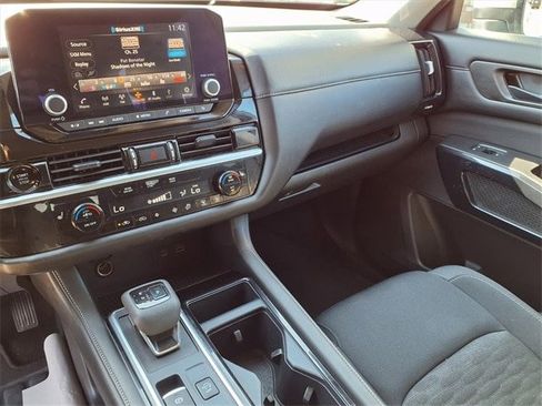 Used 2025 Nissan Pathfinder SV image 6