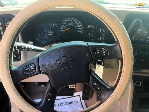 Used 2004 Chevrolet Avalanche 2500 w/ Preferred Equipment Group AWD/4WD image 26
