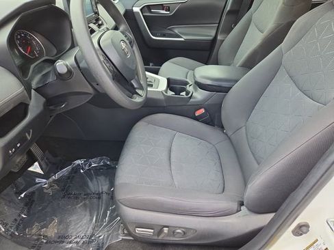 Used 2021 Toyota RAV4 XLE FWD image 11
