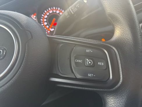 Used 2025 Jeep Wrangler Sport image 21