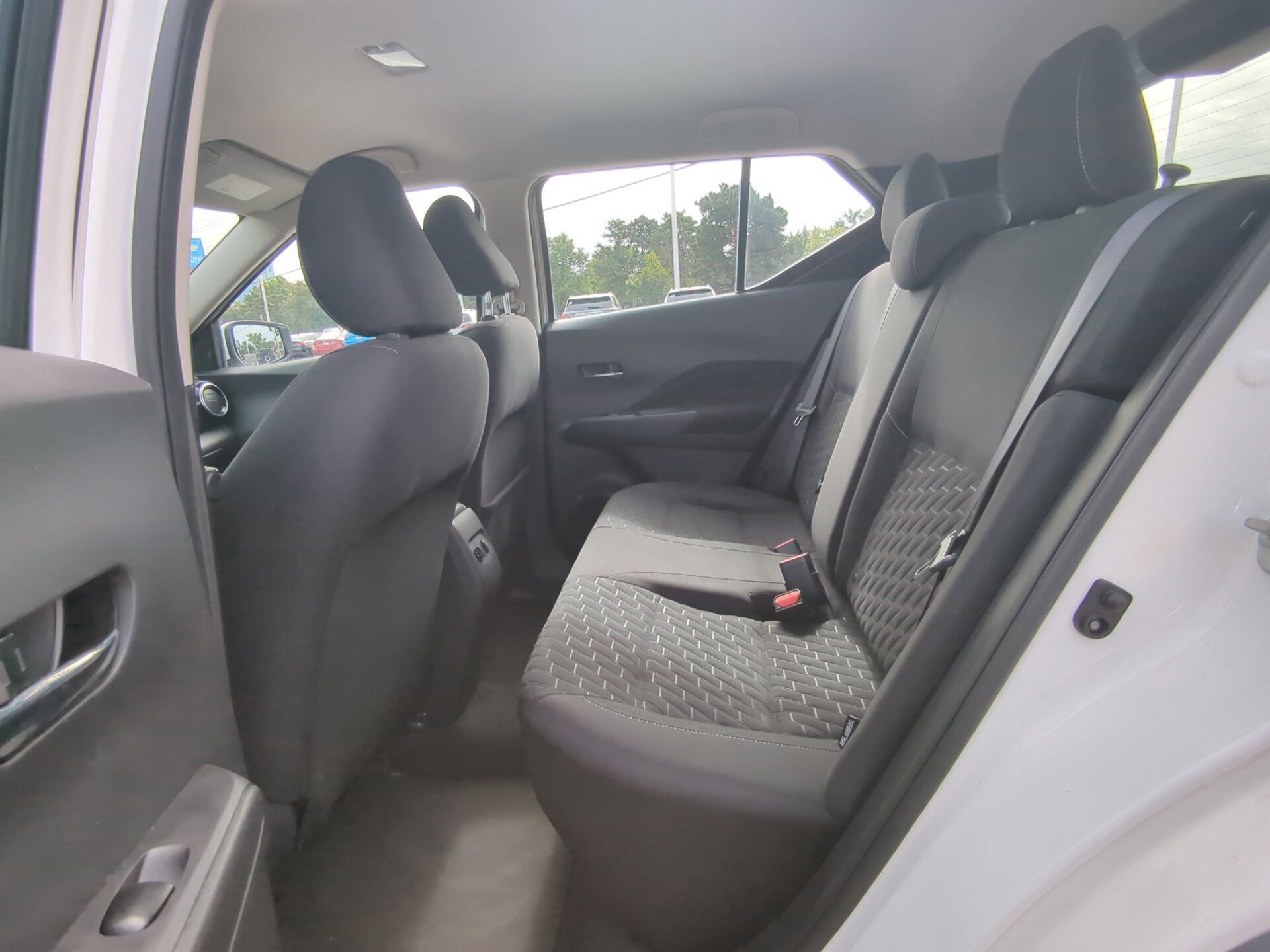 Used 2022 Nissan Kicks SV FWD image 11