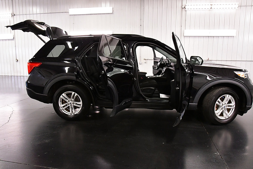Used 2023 Ford Explorer XLT AWD/4WD image 31