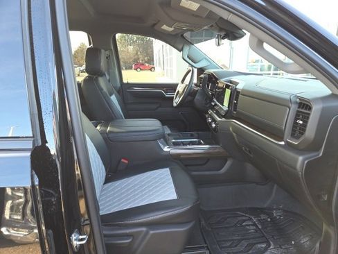 Used 2025 GMC Sierra 1500 Elevation image 13