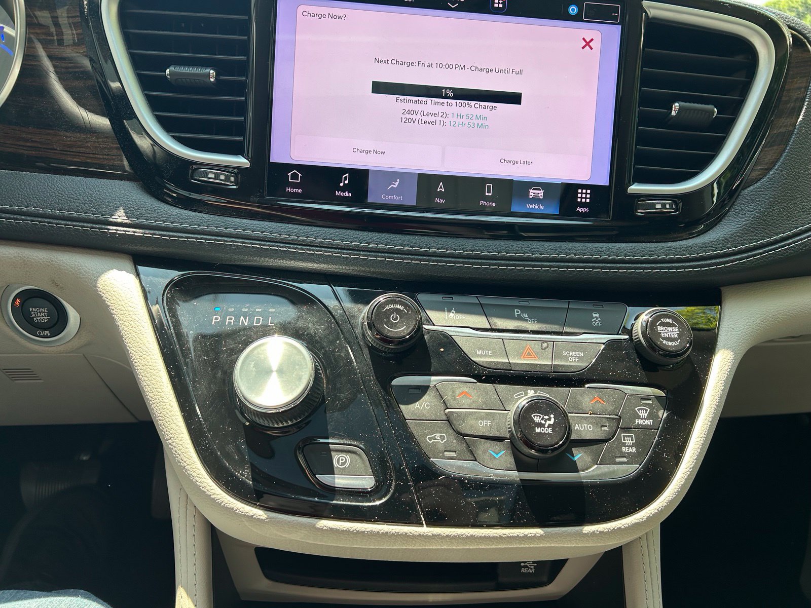 Used 2023 Chrysler Pacifica Limited w/ Uconnect Theater Family Group FWD image 20