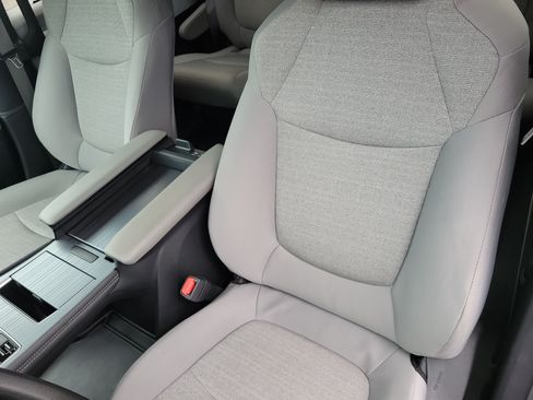 Used 2025 Toyota Sienna LE AWD/4WD image 11