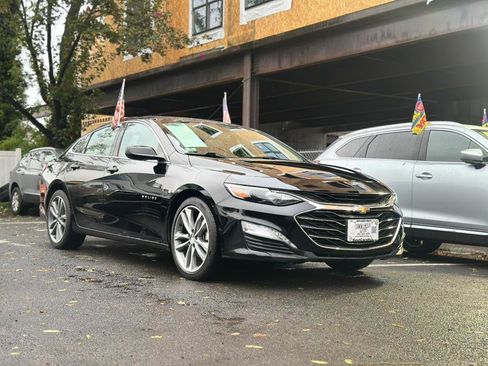 Used 2022 Chevrolet Malibu LT image 3