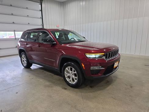 Used 2023 Jeep Grand Cherokee Limited AWD/4WD image 2