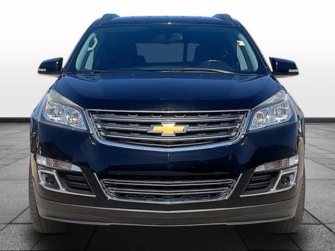 Used 2017 Chevrolet Traverse LT w/ Style and Technology Package image 3