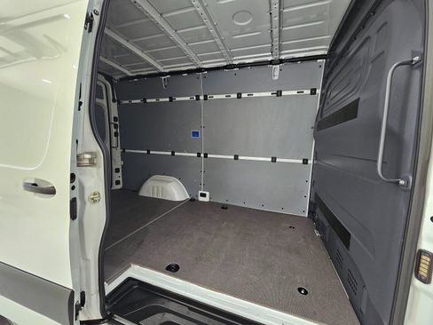 Used 2022 Mercedes-Benz Sprinter 2500 image 26