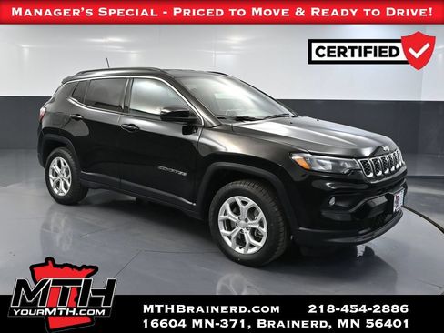 Used 2024 Jeep Compass Latitude w/ Convenience Group AWD/4WD image 1