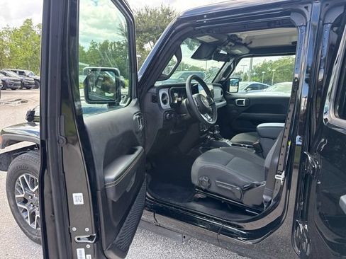 Used 2026 Jeep Wrangler Unlimited Sahara AWD/4WD image 13