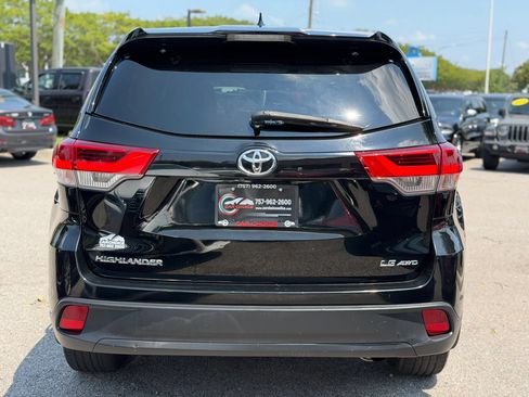 Used 2017 Toyota Highlander Plus AWD/4WD image 7