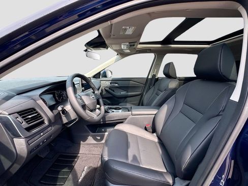 Used 2025 Nissan Rogue SV w/ SV Premium Package image 17