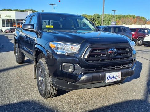 Used 2022 Toyota Tacoma SR image 3