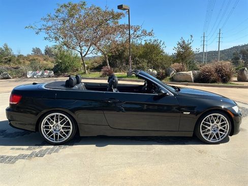 Used 2009 BMW 335i Convertible image 6