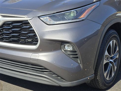 Used 2021 Toyota Highlander XLE image 10