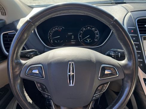 Used 2017 Lincoln MKX Reserve w/ Driver Assistance Package AWD/4WD image 16