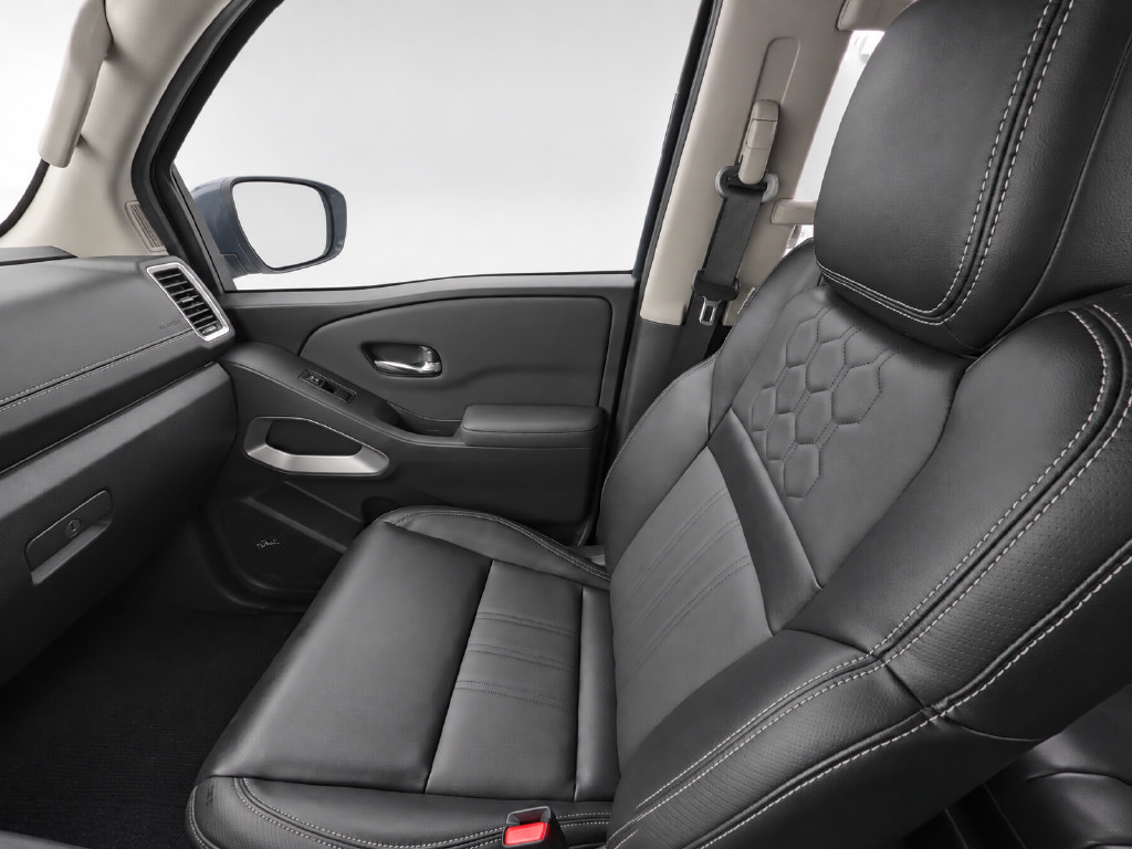 Used 2024 Nissan Frontier SL RWD image 15