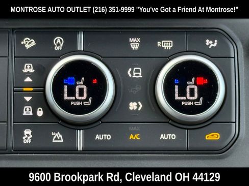 New 2025 Land Rover Defender 110 X-Dynamic SE image 26