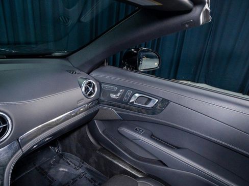 Used 2016 Mercedes-Benz SL 550 image 31