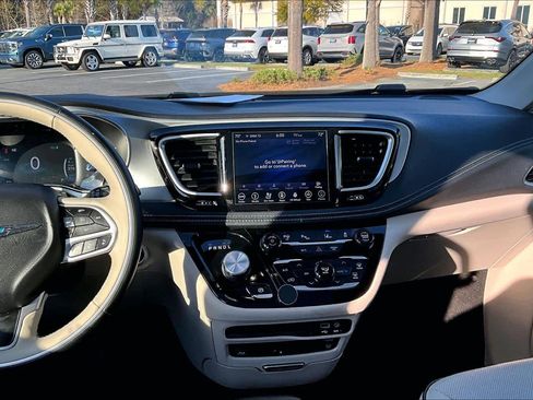 Used 2018 Chrysler Pacifica Limited w/ Advanced Safetytec Group image 7