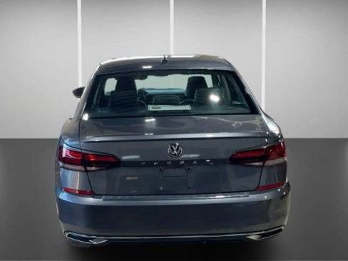 Used 2022 Volkswagen Passat 2.0T image 8