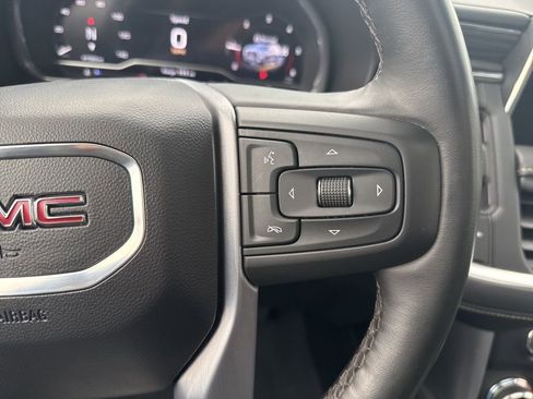 Used 2023 GMC Yukon SLT w/ SLT Premium Package image 18