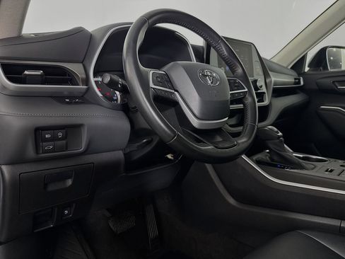 Used 2023 Toyota Highlander XLE image 22