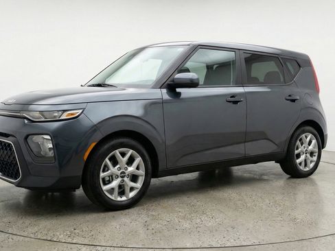 Used 2025 Kia Soul LX w/ LX Technology Package image 3