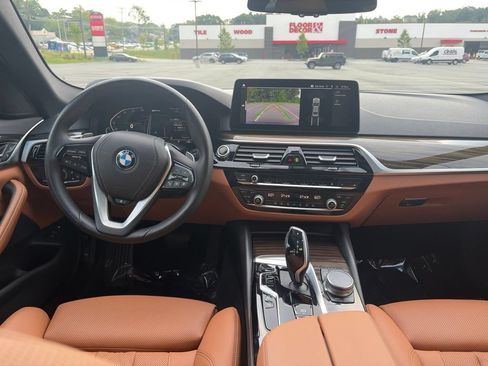 Used 2023 BMW 530e xDrive w/ Convenience Package AWD/4WD image 9