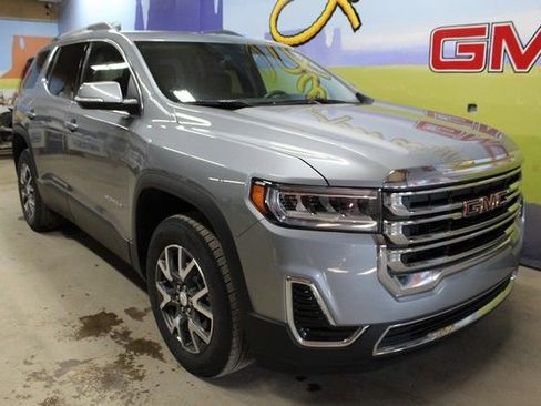 Certified 2023 GMC Acadia SLE w/ Driver Convenience Package FWD image 3