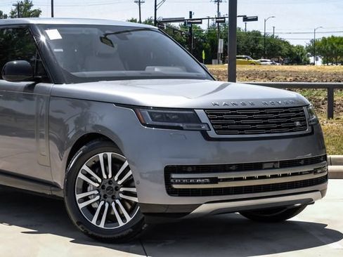 New 2026 Land Rover Range Rover Long Wheelbase SE AWD/4WD image 9