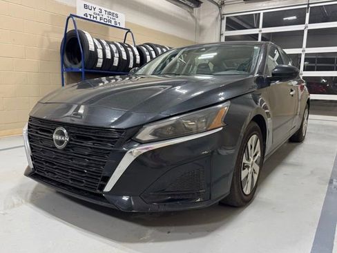 Used 2023 Nissan Altima 2.5 S image 2